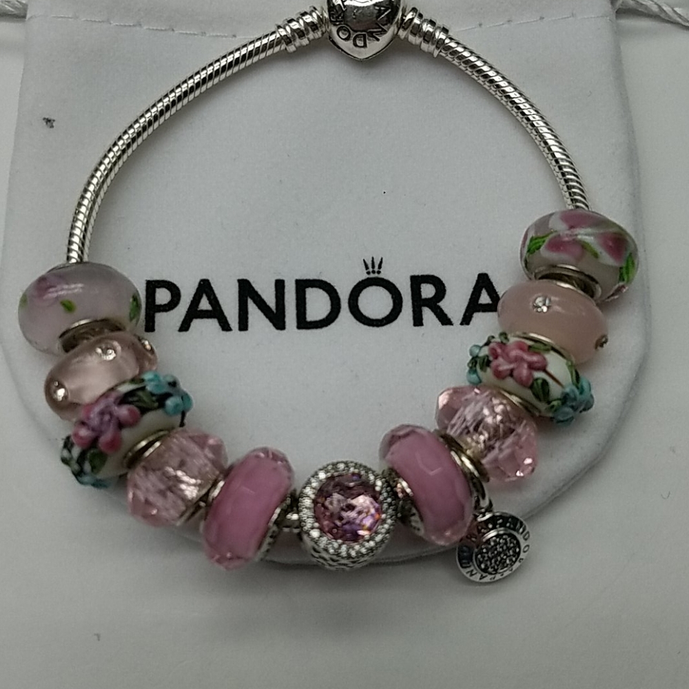 💗Authentic Pandora bracelet,  4 Authentic charms